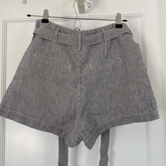 ABERCROMBIE & FITCH PIN STRIPED LINEN SHORTS - Picture 3 of 4
